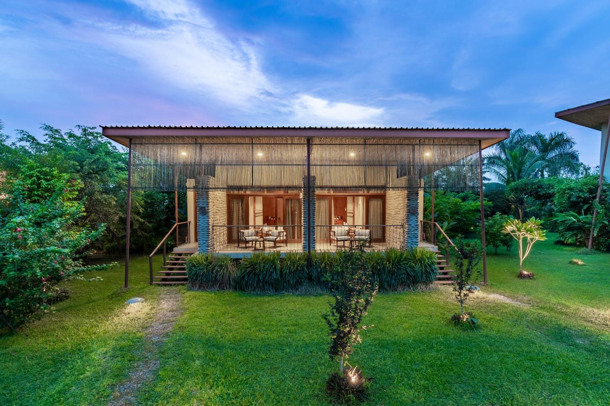 Sanctuary Chitwan National Park Exterior foto