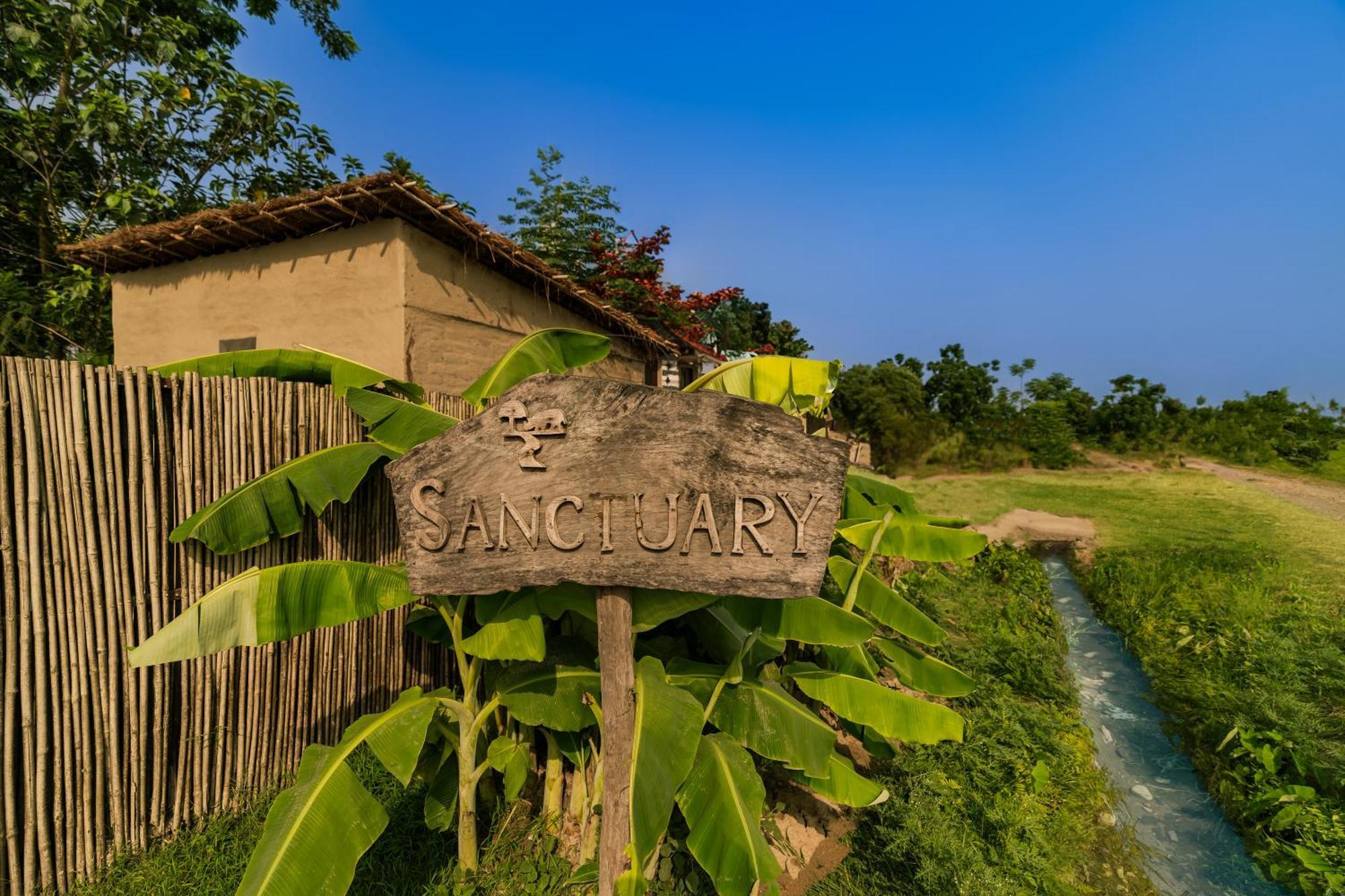 Sanctuary Chitwan National Park Exterior foto