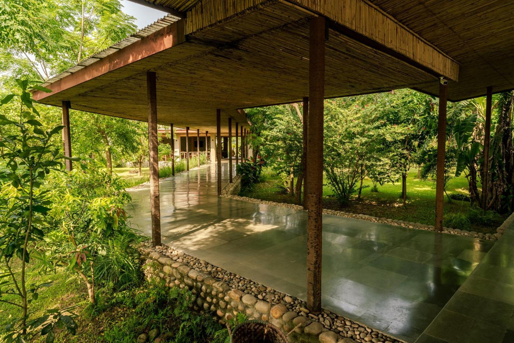 Sanctuary Chitwan National Park Exterior foto