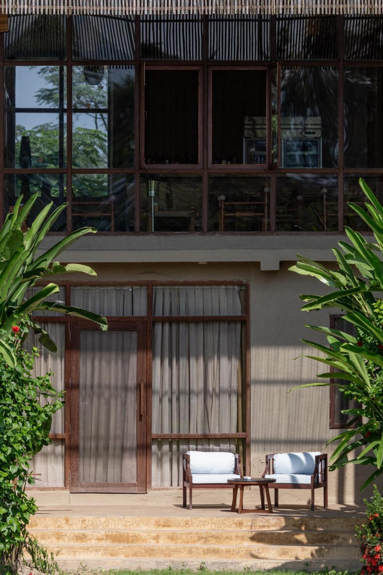 Sanctuary Chitwan National Park Exterior foto