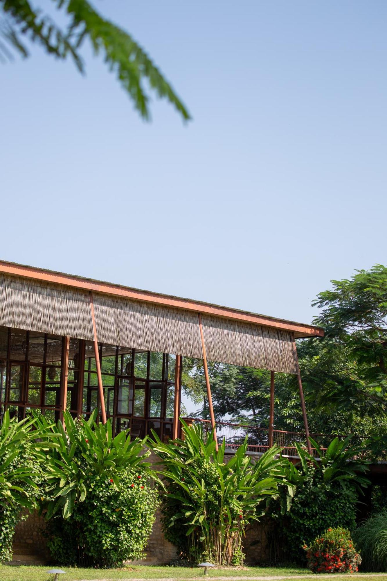 Sanctuary Chitwan National Park Exterior foto